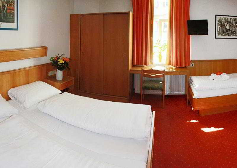 Hotel Goldene Krone Innsbruck Zimmer foto